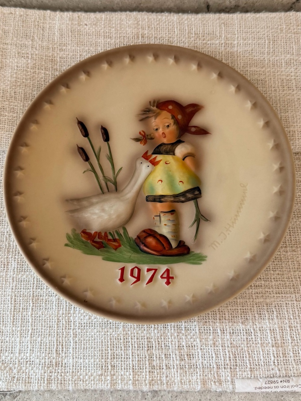 Vintage Goebel Hummel 1974 Goose Girl Annual Plate Collectable